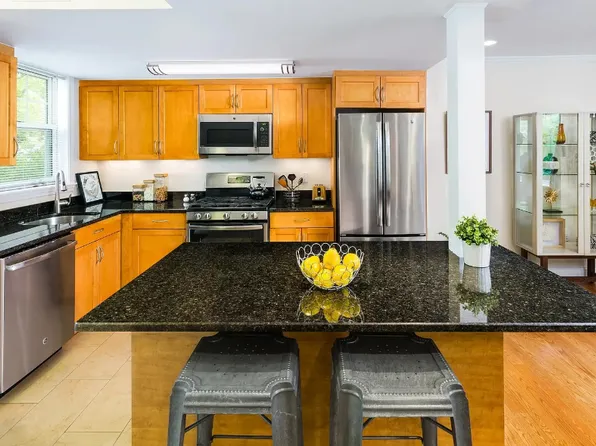 99 Thornton Rd #1, Chestnut Hill, MA 02467