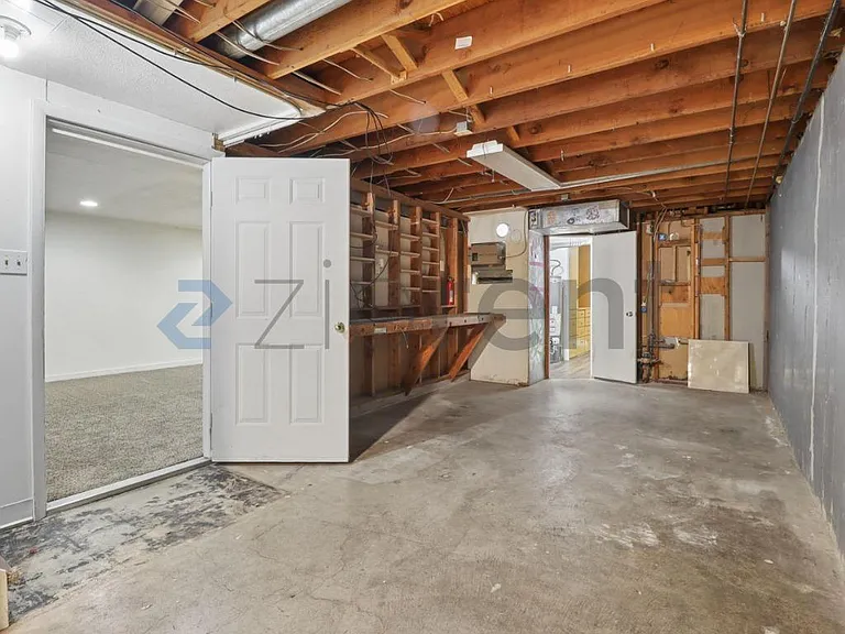 633 E Stuart St — Photo 21