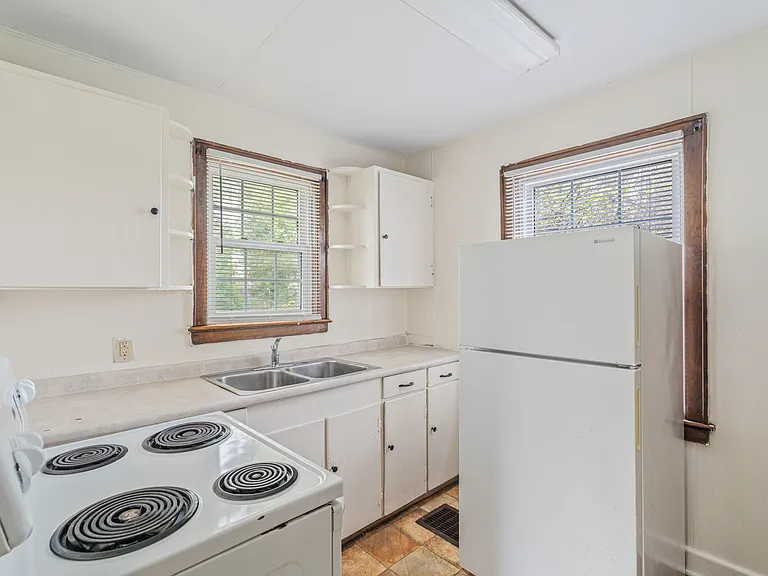 1609 Dunbar St — Photo 10