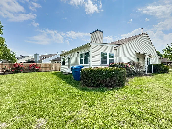 3 bed, 2.0 bath, 1769 sqft, $2,675 — Photo 4