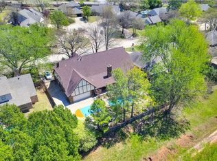 217 Cricket Holw, Edmond, OK 73034