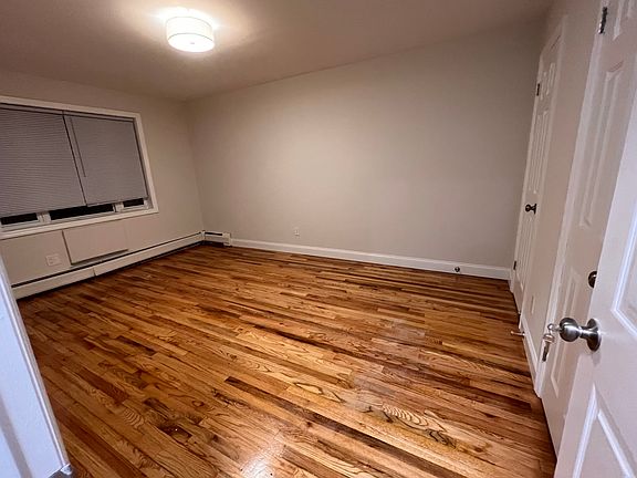 5th image of 15041 Roosevelt Ave #1
