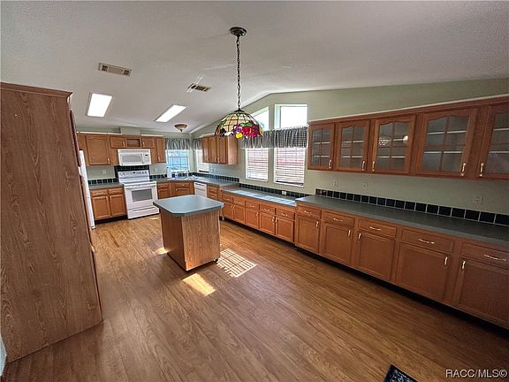 2nd image of 2817 S Woodbine Ave