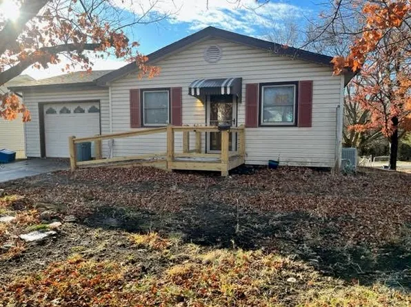 601 E Osage St, Paola, KS 66071