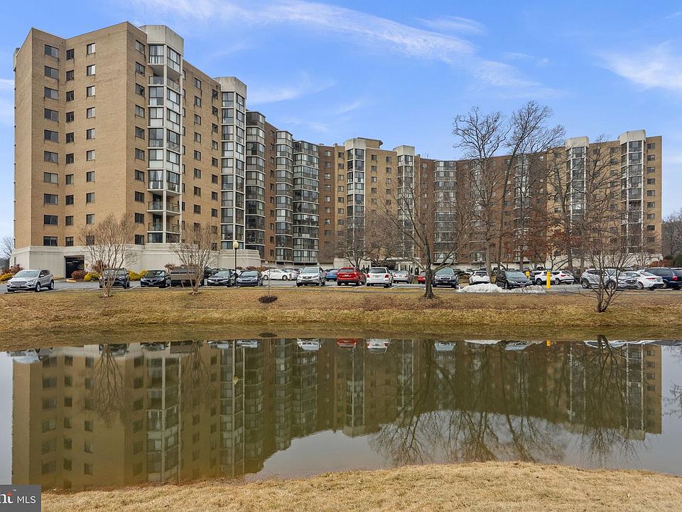 1st image of 15101 Interlachen Dr #1-705