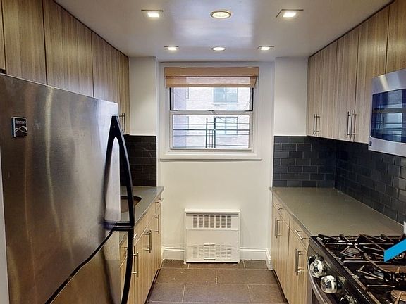 3rd image of 250 E 73rd St APT 5G