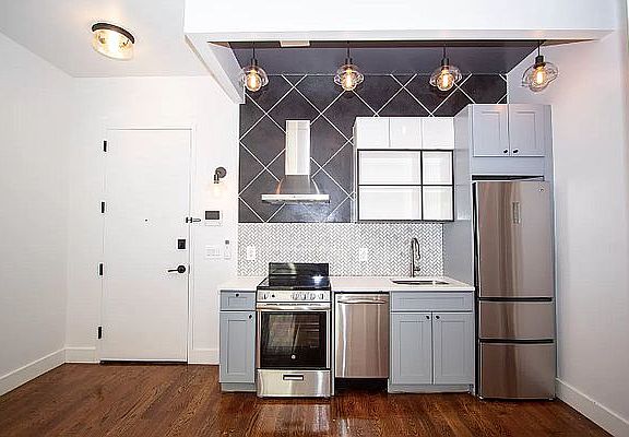 3rd image of 88 Graham Ave #2X