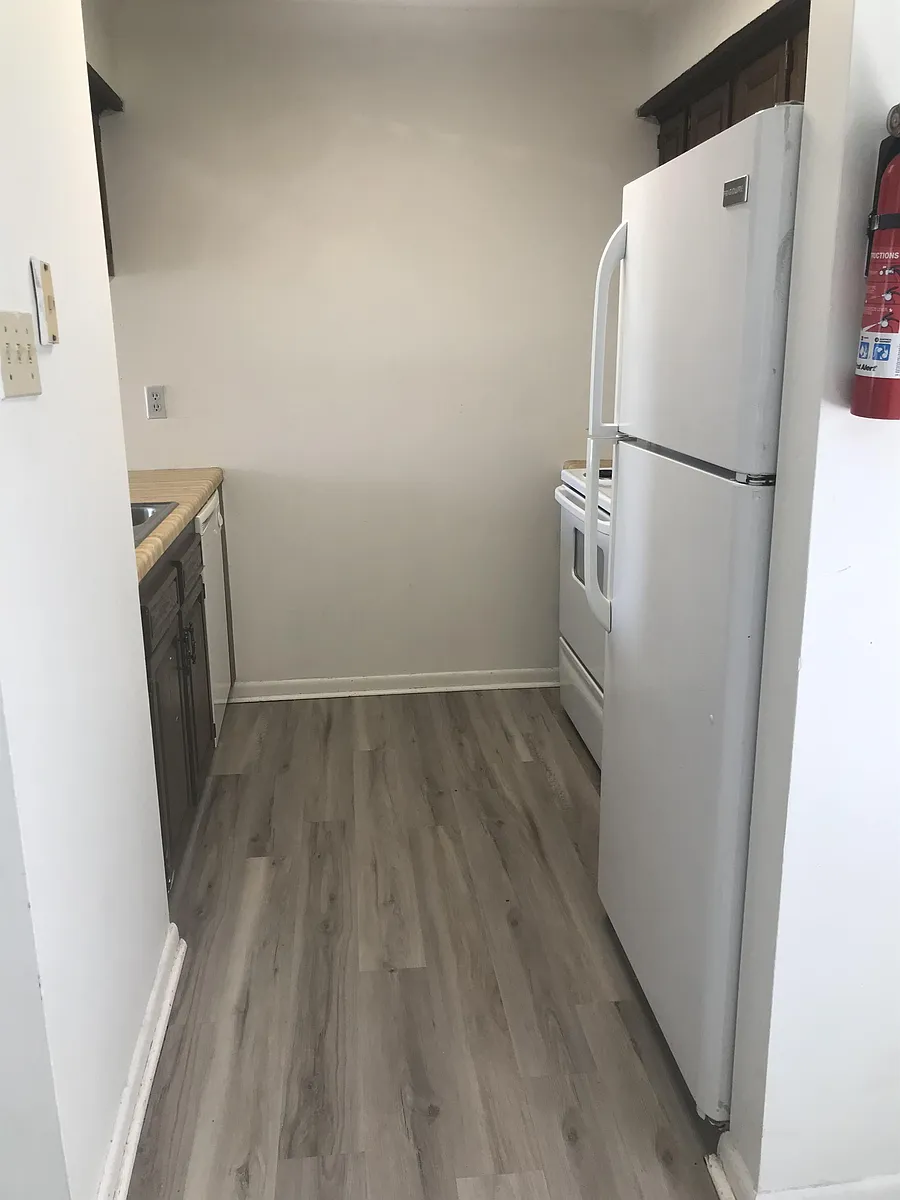 Building Photo - 520 E Lagrange St #11