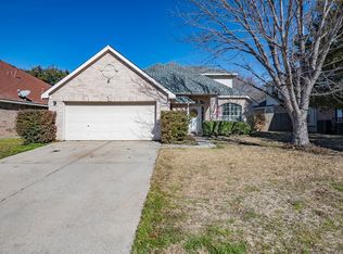 308 Mary Pat Dr, Grand Prairie, TX 75052