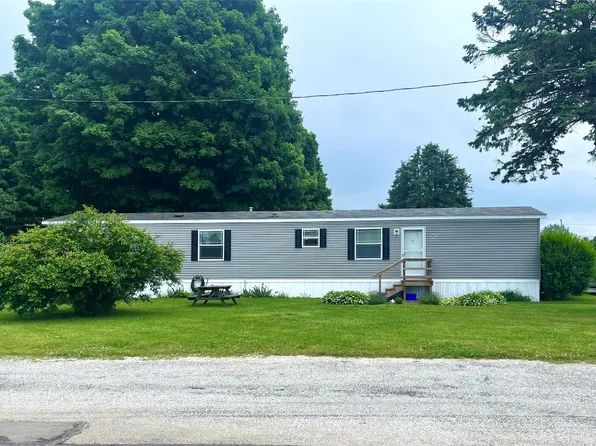 2500 Nursery Rd #402, Lake City, PA 16423