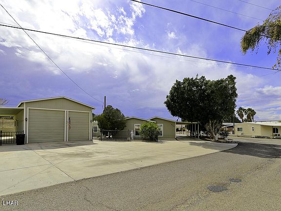 3rd image of 403 E Paradise Ln