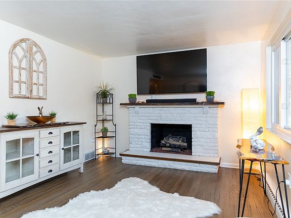 4th image of 432 Wyndhurst Dr