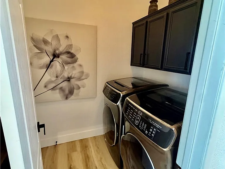 10317 Summer River Ave — Photo 32
