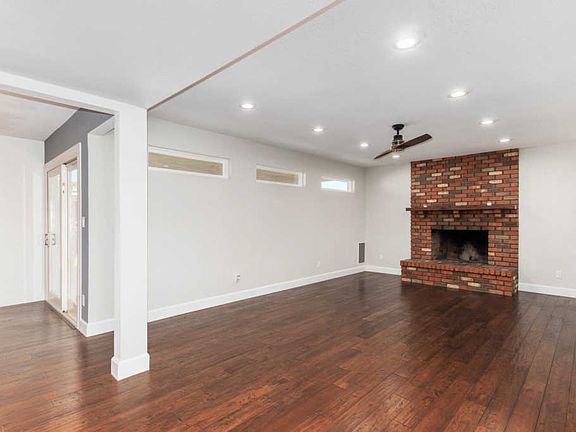 3rd image of 2402 W Peralta Cir