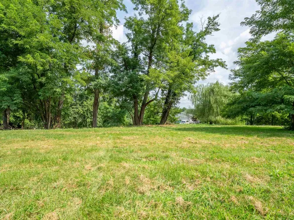 4 W Country View Dr, Peoria, IL 61607