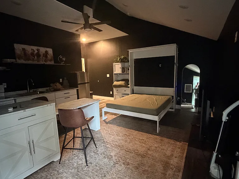 1107 Logan St #B — Photo 8