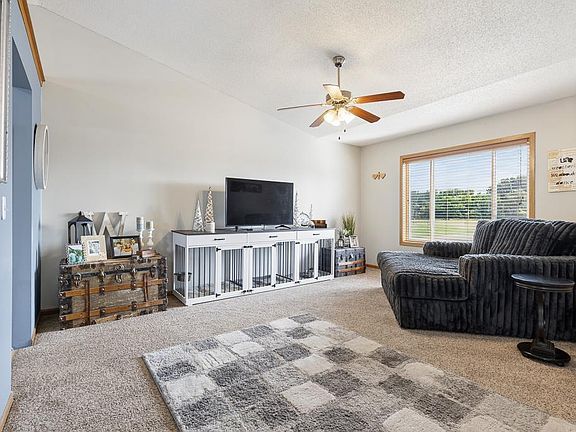 5th image of 513 Harriett Dr