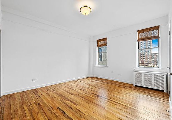 3rd image of 562 W End Ave #10DE