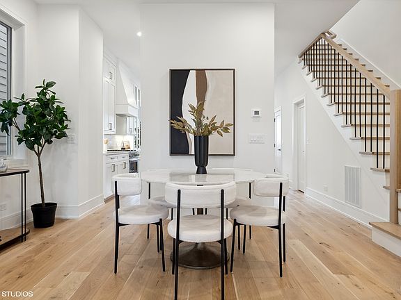 4th image of 2623 W Carmen Ave