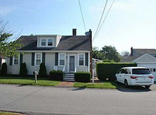 56 Crest St, Middletown, RI 02842
