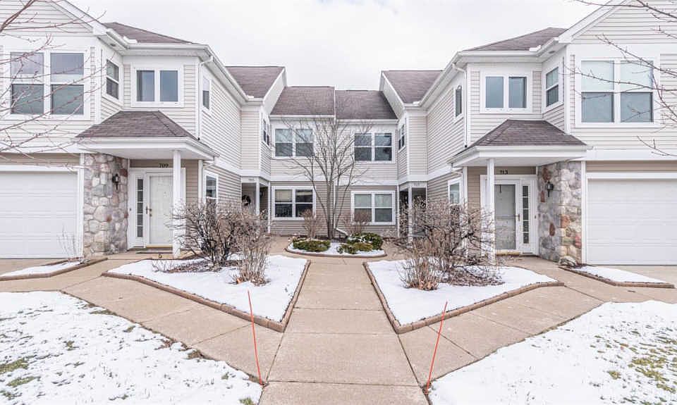 1st image of 713 Fieldstone Cir W