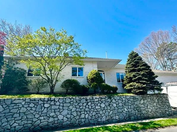 66 Nells Pond Rd, Lynn, MA 01904