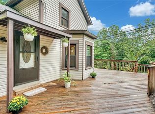 3083 Cliff Mine Rd, Coraopolis, PA 15108