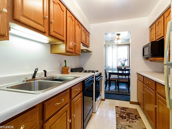 4th image of 15801 Peggy Ln APT 8