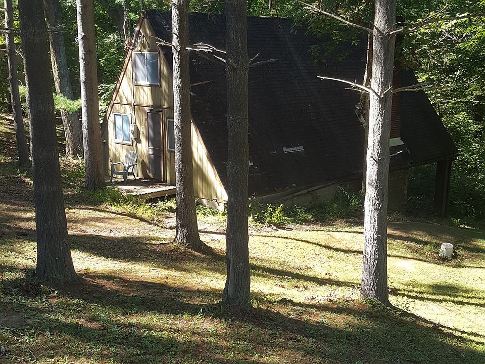 Exterior view and side lawn