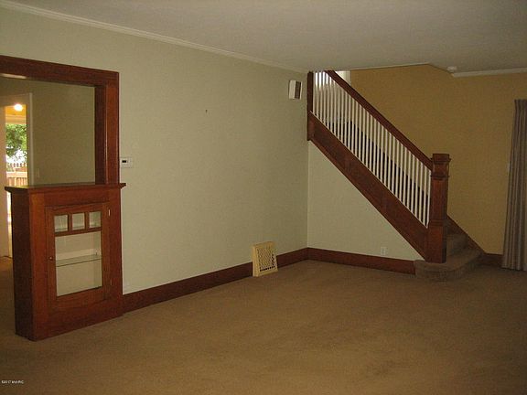 3rd image of 30 Woodward Ave