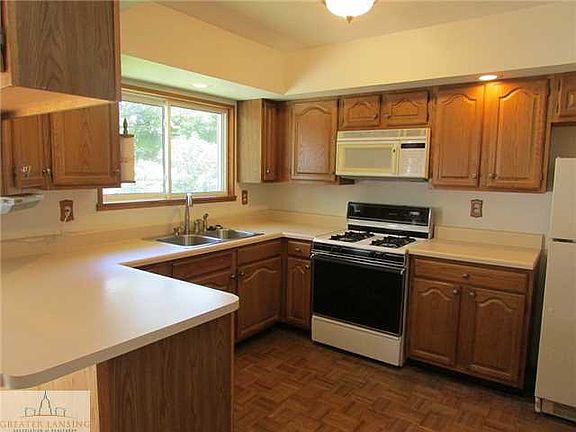 5th image of 221 Lawton St