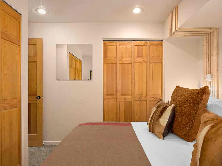 470 Woodside Ave #6 — Photo 13
