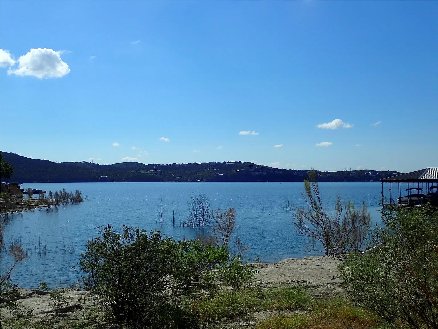 1 bed, 1.0 bath, 892 sqft, $1,600 — Photo 2