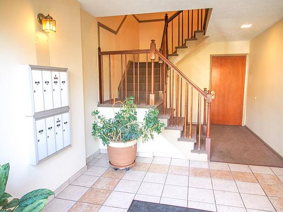 5th image of 2618 N Windsor Dr Unit 104