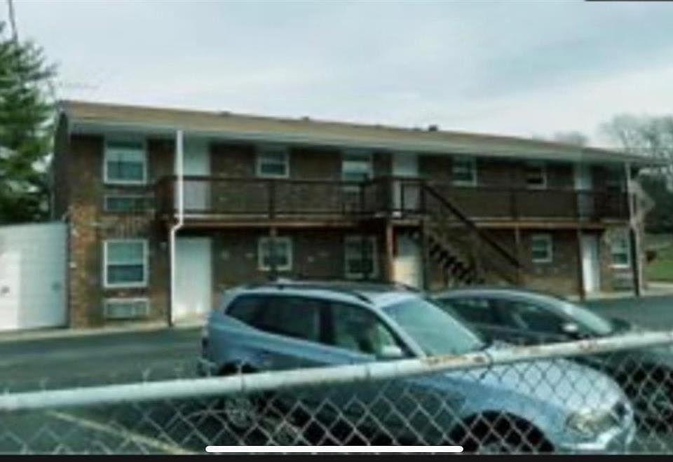 1st image of 3285 E 6th St