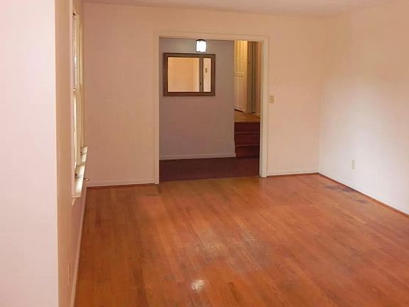 5th image of 7025 Leslie Dell Ln