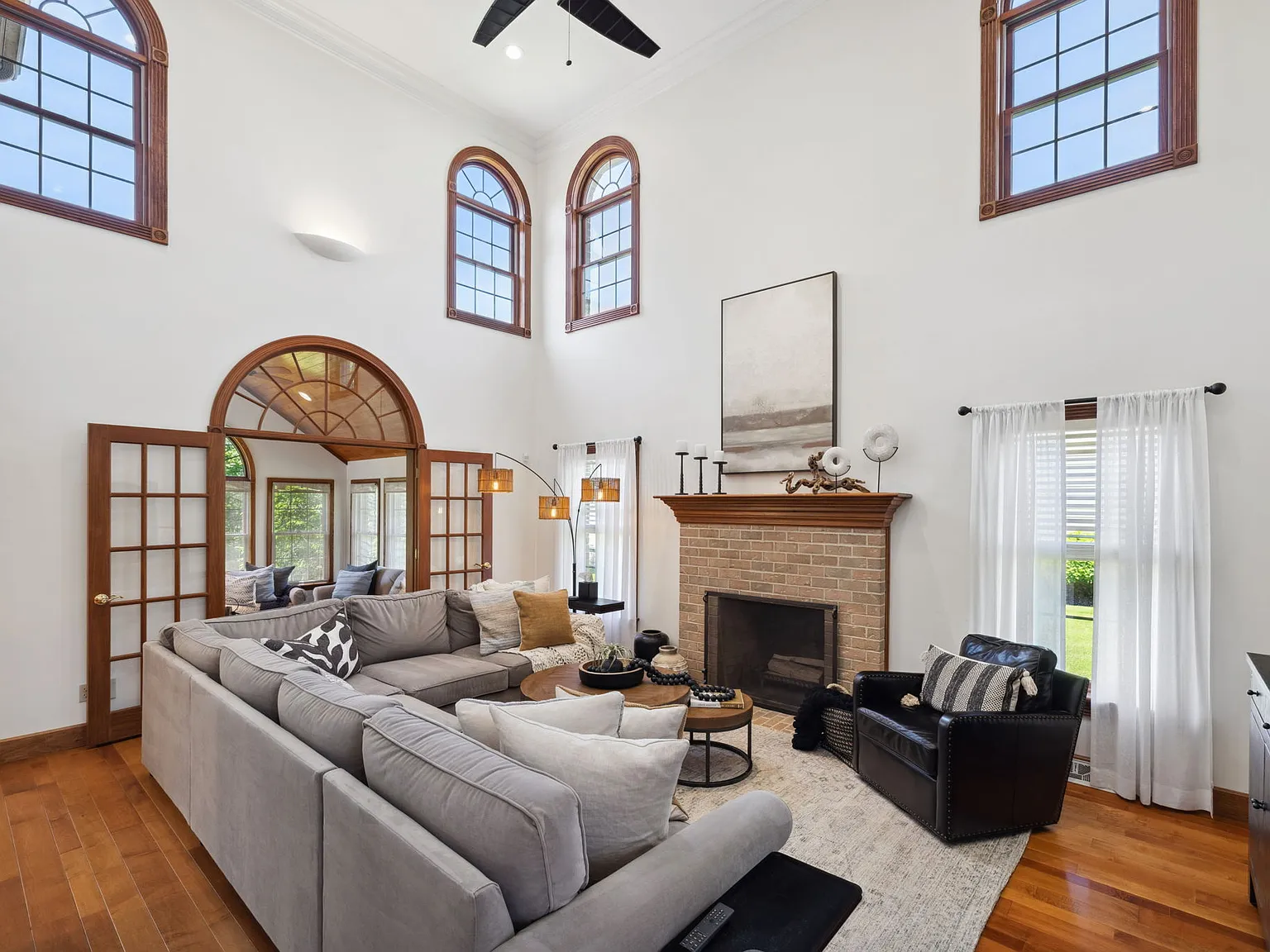 4 bed, 4.5 bath, 6266 sqft, $5,500 — Photo 3