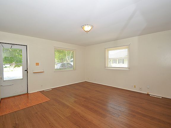 3rd image of 5329 E Hill Dr