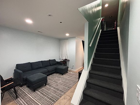 5th image of 2352 N Park Ave #1