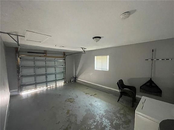 5th image of 215 NW 15th Ct