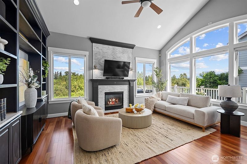 3rd image of 2915 219th Avenue E
