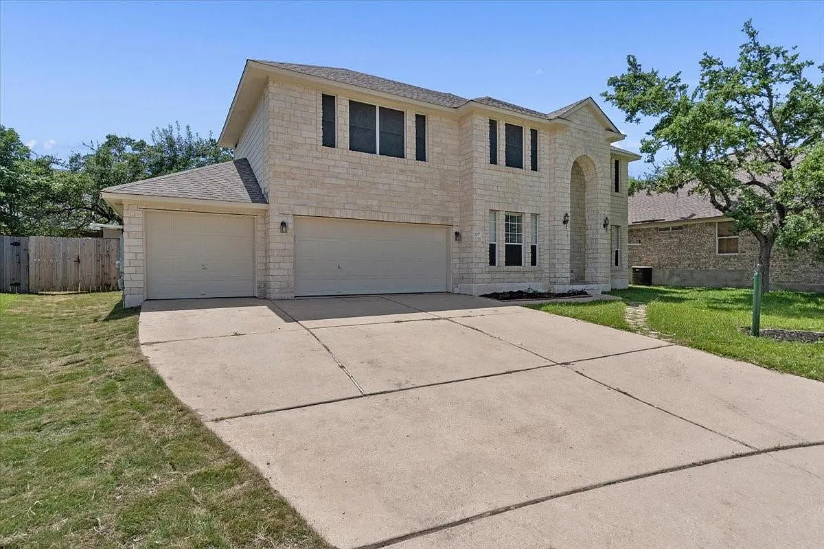 5 bed, 3.0 bath, 3017 sqft, $3,000 — Photo 2