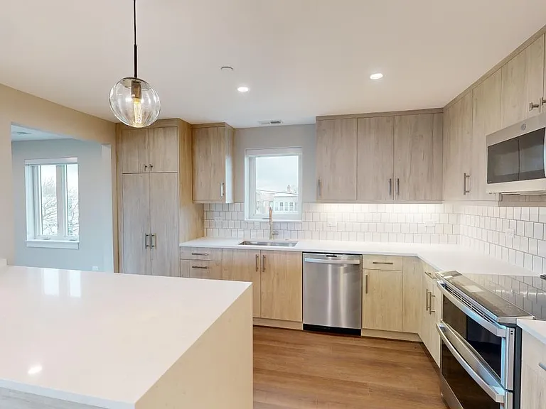 550 Sheridan Square — Photo 8