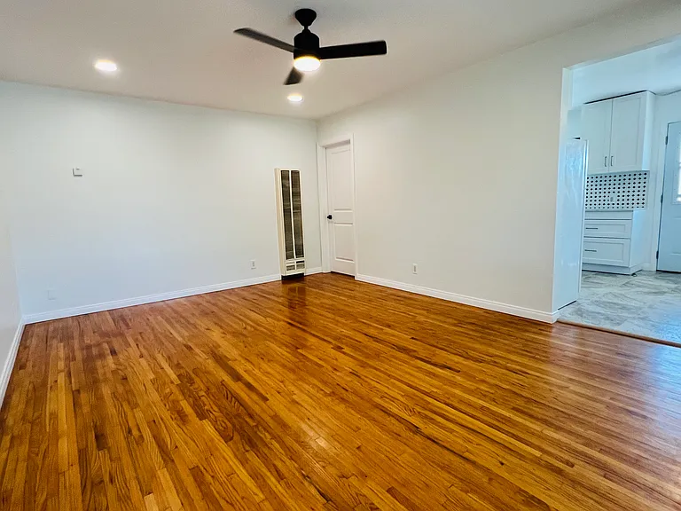 3131 Dwight St — Photo 10