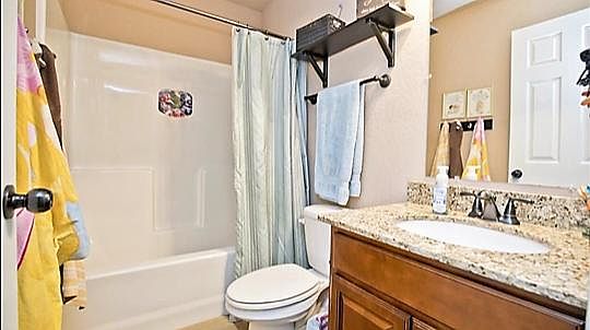 3rd image of 5206 W Cross Creek Blvd