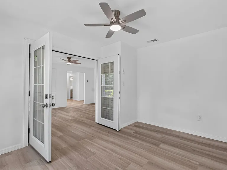 6821 NW 39th Ave — Photo 11