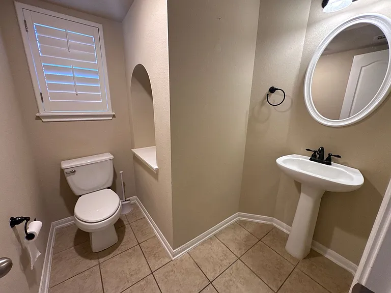 8707 Roswell Rdg — Photo 17