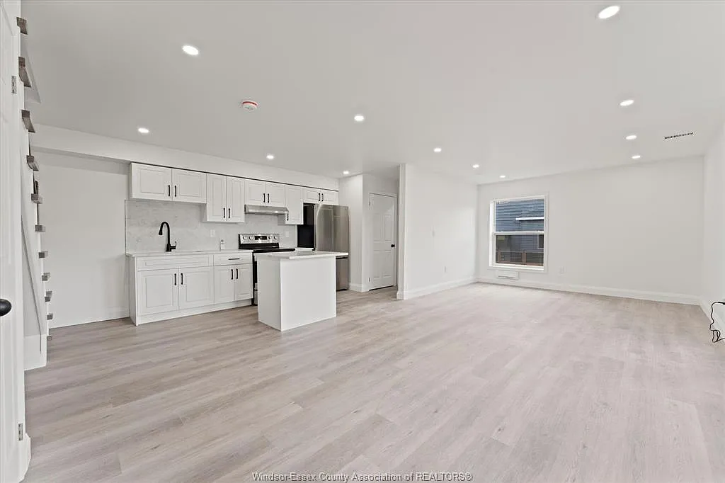 1 bed, 950 sqft, $1,850 — Photo 3