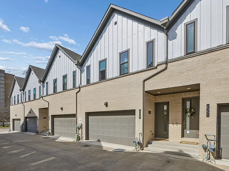 2357 Rook Dr — Photo 31