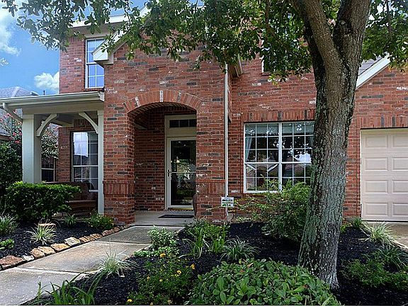 This David Weekley model Home offers 5 Bedrooms, 4 Full Baths, Gameroom and huge Master Suite